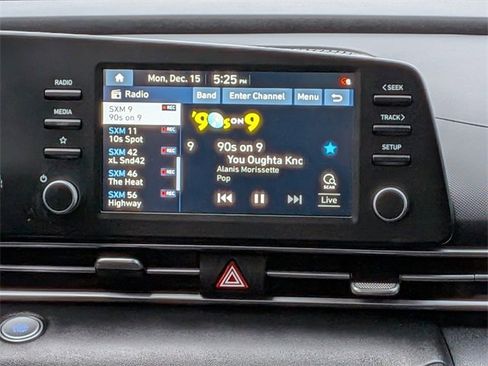 Used 2022 Hyundai Elantra SEL image 18