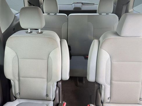 Used 2021 Chevrolet Traverse LT image 27