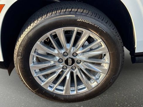 New 2026 Cadillac Escalade ESV Luxury w/ LPO, Floor Liner Package AWD/4WD image 10