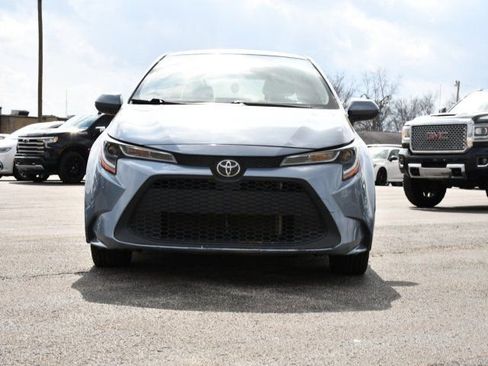 Used 2020 Toyota Corolla LE image 2