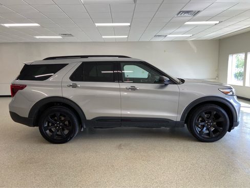 Used 2024 Ford Explorer ST-Line w/ Class IV Trailer Tow Package AWD/4WD image 6