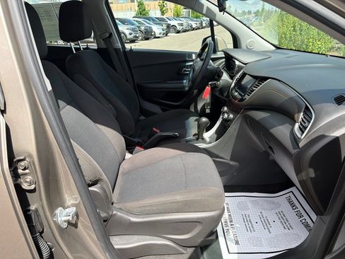 Used 2020 Chevrolet Trax LS FWD image 12