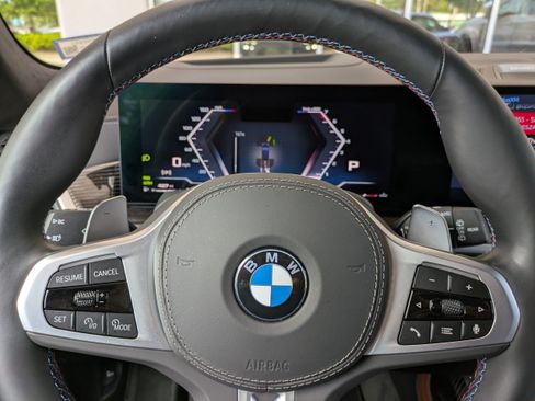 Used 2025 BMW X7 M60i AWD/4WD image 31