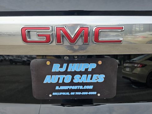 Used 2021 GMC Yukon Denali w/ Denali Premium Package image 28