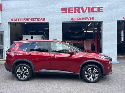 Used 2023 Nissan Rogue SV image 1