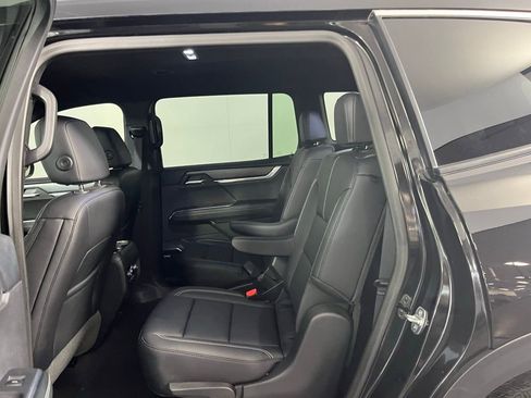 Used 2025 GMC Acadia Elevation w/ Elevation Premium Package image 28