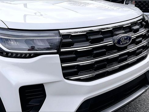 Used 2025 Ford Explorer Active image 29