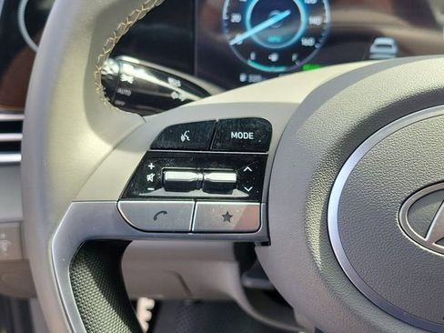 Certified 2025 Hyundai Elantra SEL FWD image 5