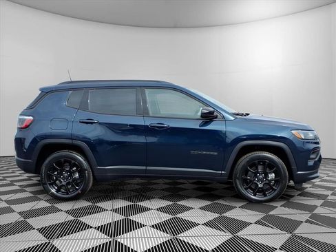 New 2026 Jeep Compass Latitude image 3