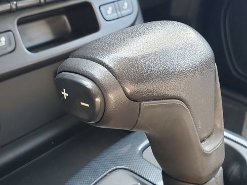 Used 2021 Chevrolet Colorado Z71 AWD/4WD image 24