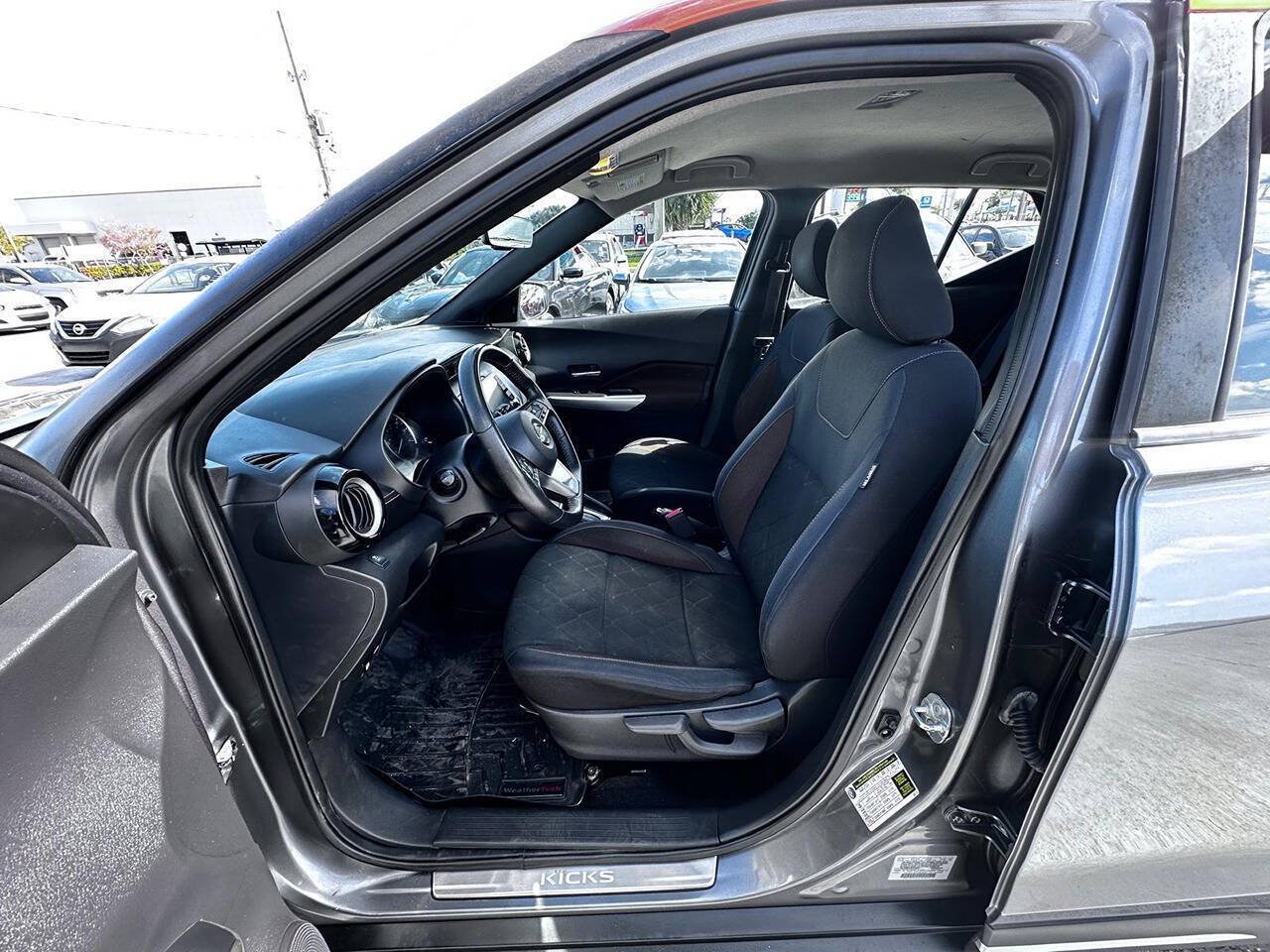 Used 2018 Nissan Kicks SR w/ Interior Electronics Package FWD image 11
