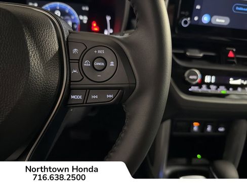 Used 2025 Toyota Corolla Cross XLE image 20