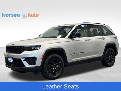 Used 2024 Jeep Grand Cherokee Altitude AWD/4WD image 5