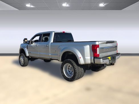 Used 2017 Ford F450 Platinum w/ Platinum Ultimate Package image 3