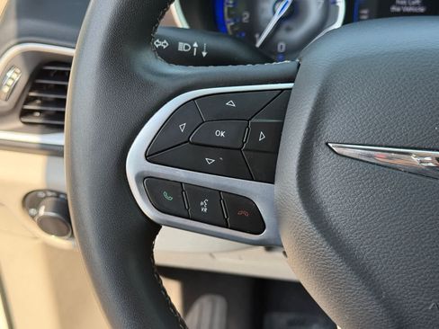 Used 2022 Chrysler Voyager LX FWD image 17