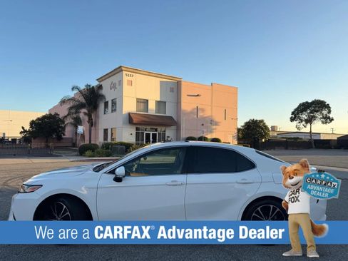 Used 2018 Toyota Camry SE w/ Moonroof Package FWD image 14