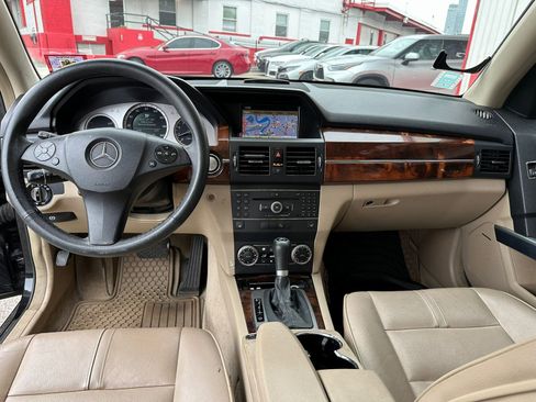 Used 2010 Mercedes-Benz GLK 350 4MATIC image 3