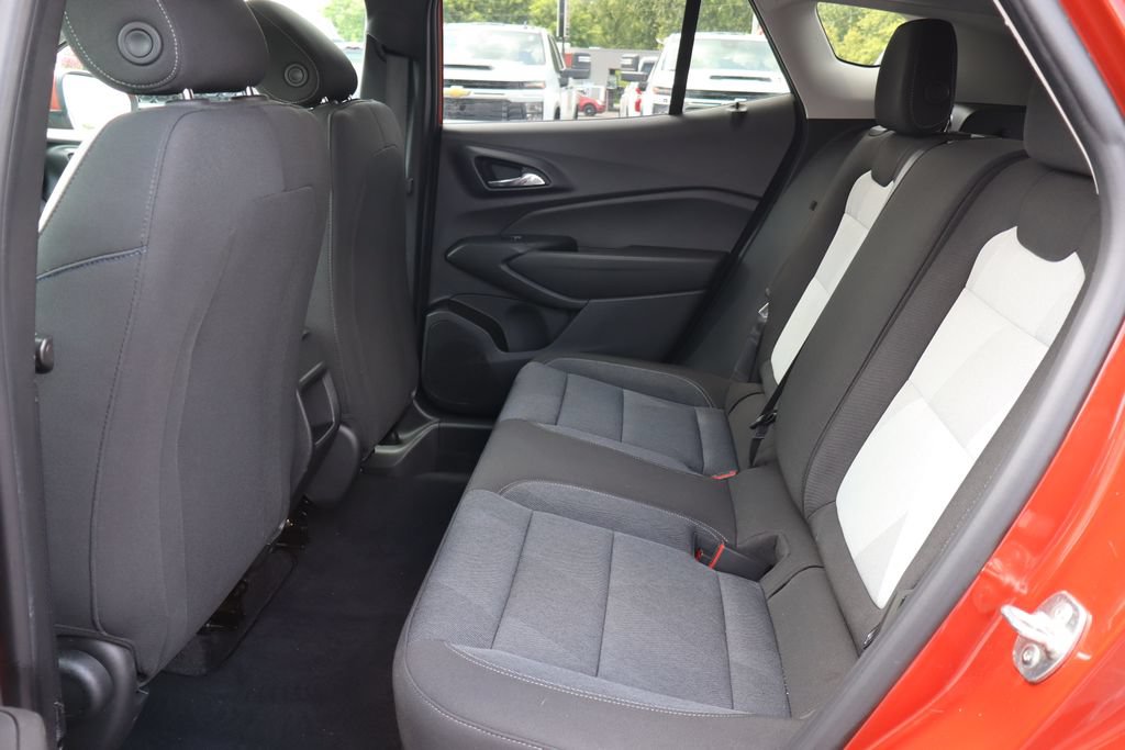 Used 2024 Chevrolet Trax LS w/ LS Convenience Package FWD image 20