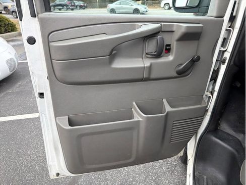 Used 2012 Chevrolet Express 2500 image 8