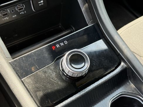 Used 2025 Jeep Grand Cherokee Laredo RWD image 24