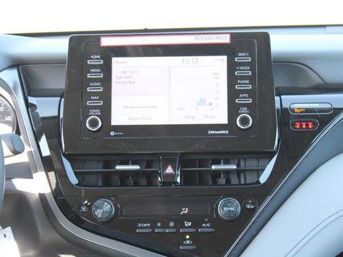 Used 2024 Toyota Camry SE image 12