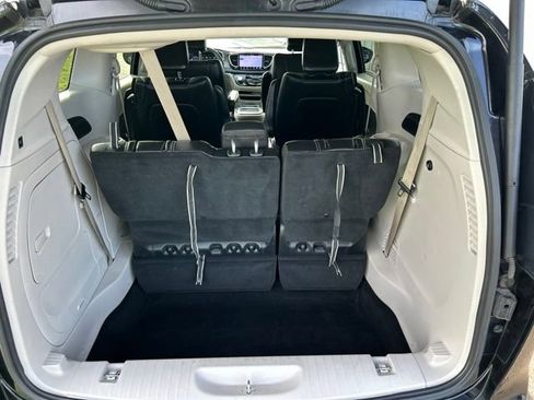 Used 2024 Chrysler Pacifica Limited FWD image 45