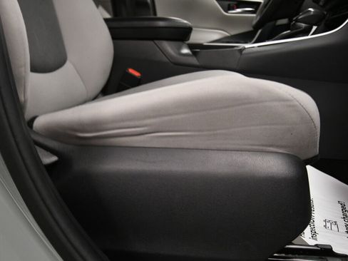 Used 2021 Toyota RAV4 XLE FWD image 25