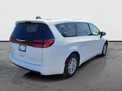 New 2025 Chrysler Pacifica Select