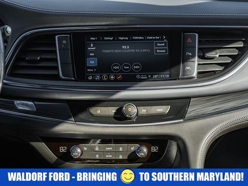 Used 2023 Buick Enclave Essence image 22