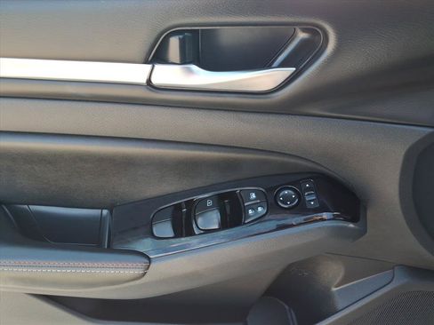 Used 2024 Nissan Altima 2.5 SR w/ SR Premium Package FWD image 19