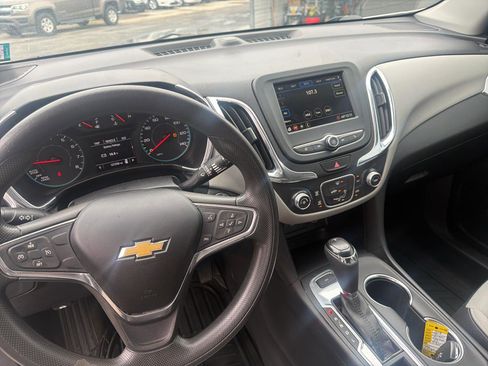 Used 2019 Chevrolet Equinox LS w/ LS Convenience Package image 16
