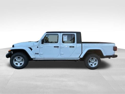 Used 2023 Jeep Gladiator Sport image 2