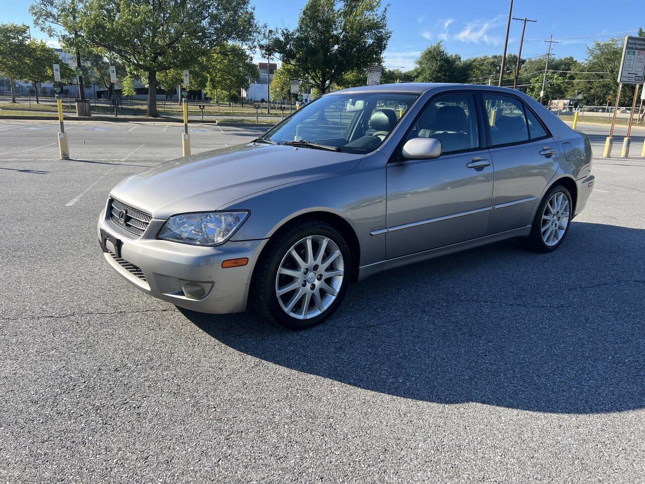 Used 2003 Lexus IS 300 RWD image 2