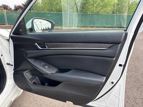 Used 2018 Honda Accord Touring image 27