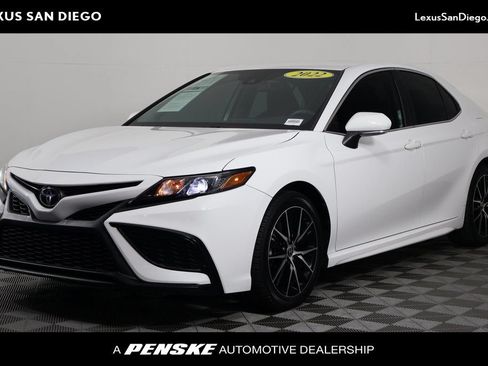 Used 2022 Toyota Camry SE FWD image 1