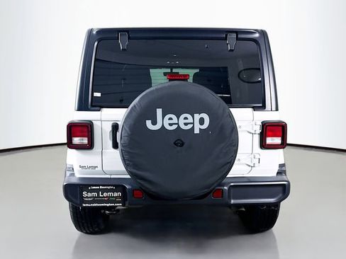Used 2022 Jeep Wrangler Unlimited Sahara image 6