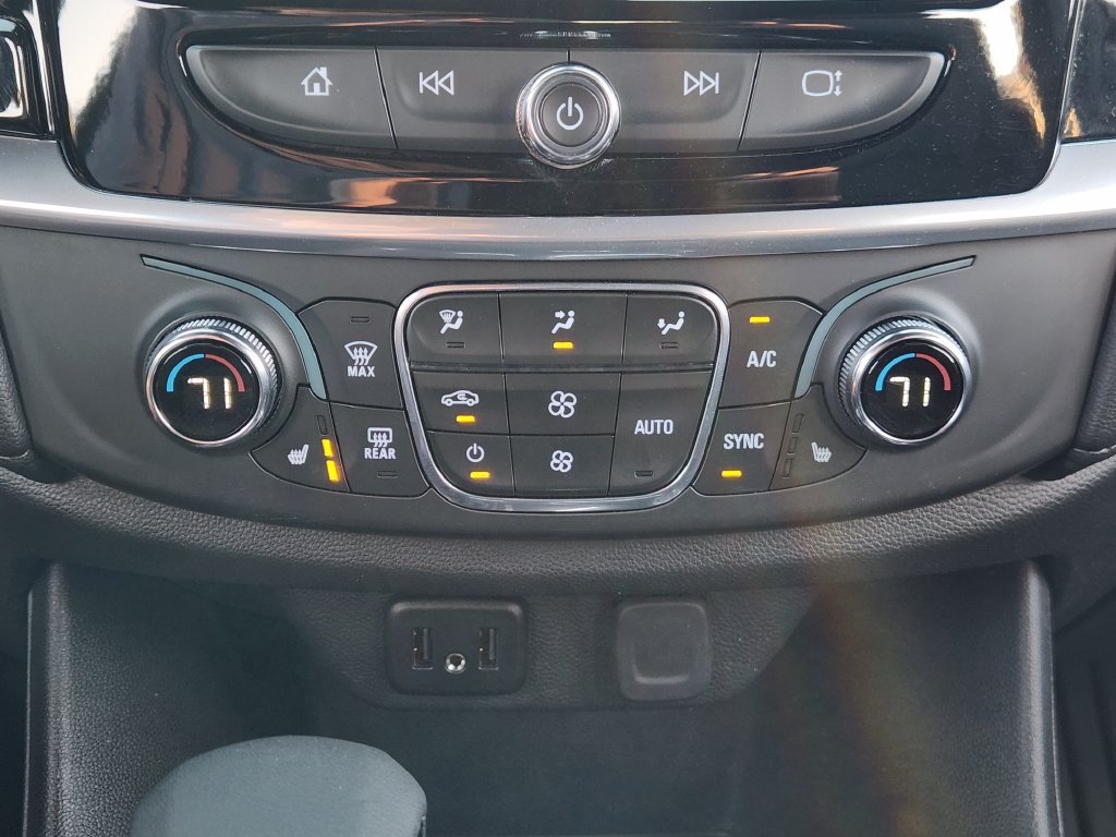 Used 2022 Chevrolet Traverse LT FWD image 18