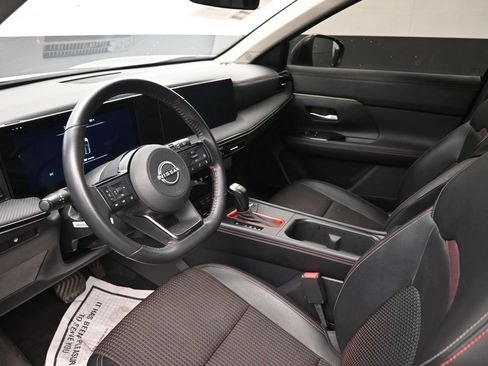 Used 2025 Nissan Kicks SR AWD/4WD image 19