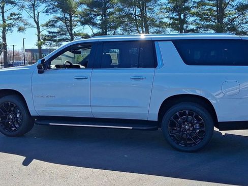 New 2026 Chevrolet Suburban Premier w/ Sun And Tow Package AWD/4WD image 8