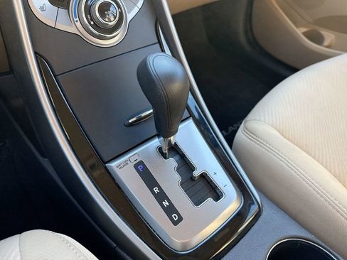 Used 2013 Hyundai Elantra GLS w/ Preferred Pkg image 19