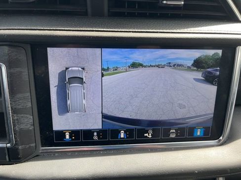 Used 2021 GMC Yukon Denali w/ Denali Premium Package AWD/4WD image 10