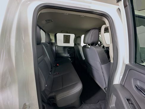 Used 2024 Nissan Frontier SV w/ SV Convenience Package image 28