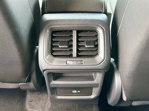 Used 2022 Volkswagen Taos SE FWD image 18