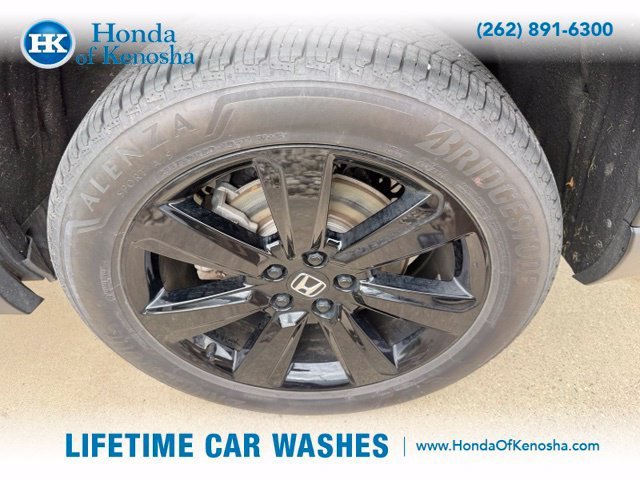 Used 2025 Honda Pilot Black Edition image 3