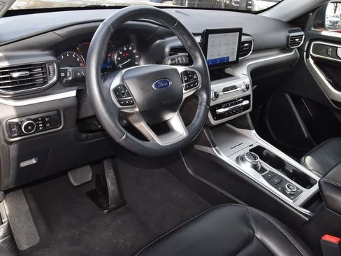 Used 2023 Ford Explorer XLT w/ Equipment Group 202A image 33