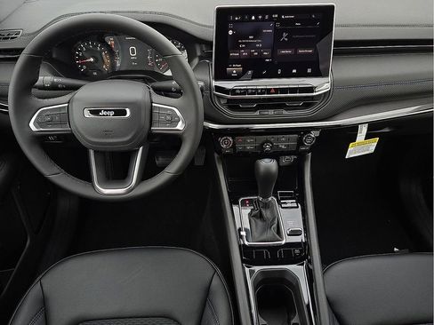 New 2026 Jeep Compass Latitude image 10