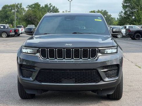 Used 2025 Jeep Grand Cherokee Laredo X w/ Luxury Tech Group I AWD/4WD image 41