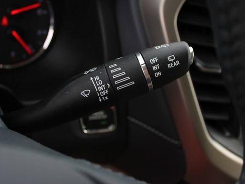 Used 2022 GMC Acadia Denali w/ Denali Technology Package FWD image 14