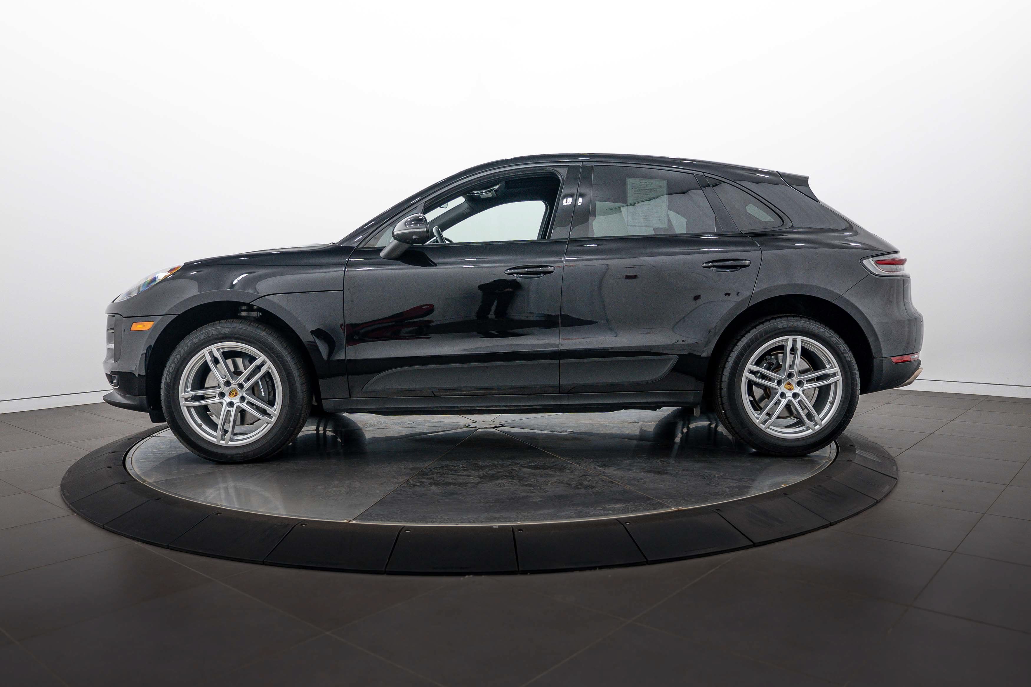 Certified 2021 Porsche Macan AWD/4WD image 2