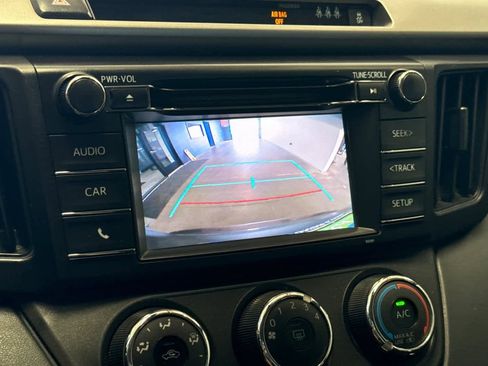 Used 2018 Toyota RAV4 LE FWD image 19